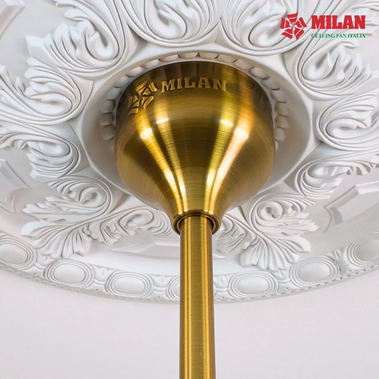 Logo Milan in nổi trên bát úp quạt trần, khẳng định thương hiệu chính hãng.